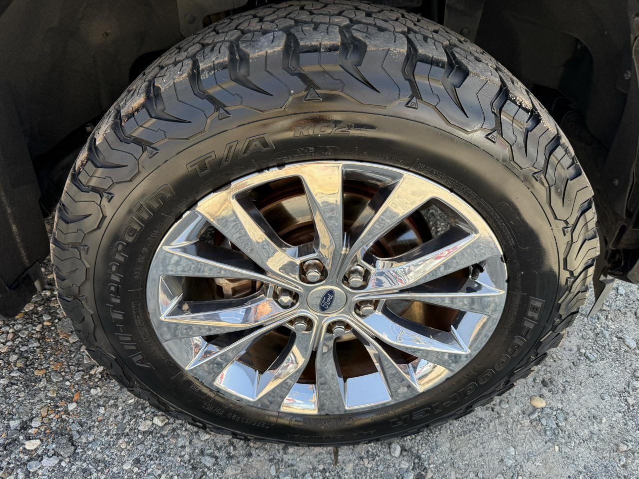 Ford F-150 SuperCrew Crew Cab 139" Lariat 4WD 2017