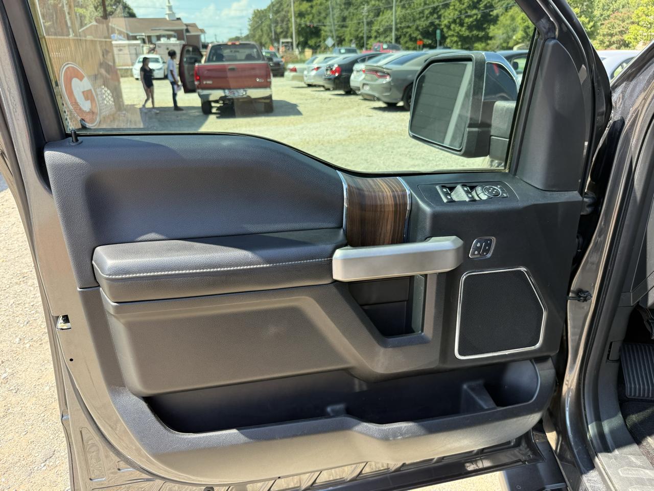 Ford F-150 SuperCrew Crew Cab 139" Lariat 4WD 2017