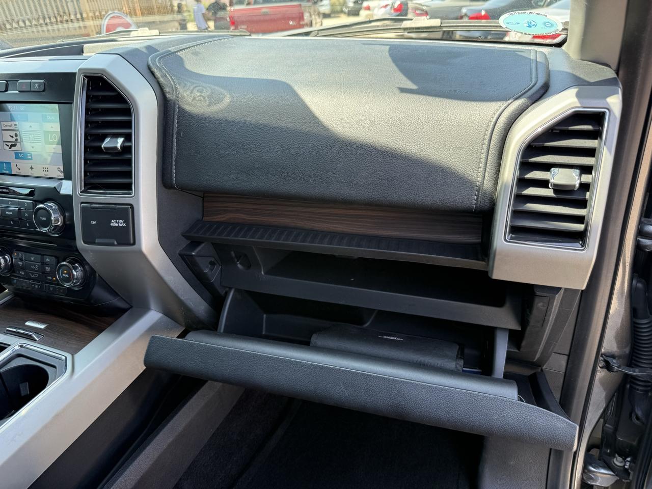 Ford F-150 SuperCrew Crew Cab 139" Lariat 4WD 2017