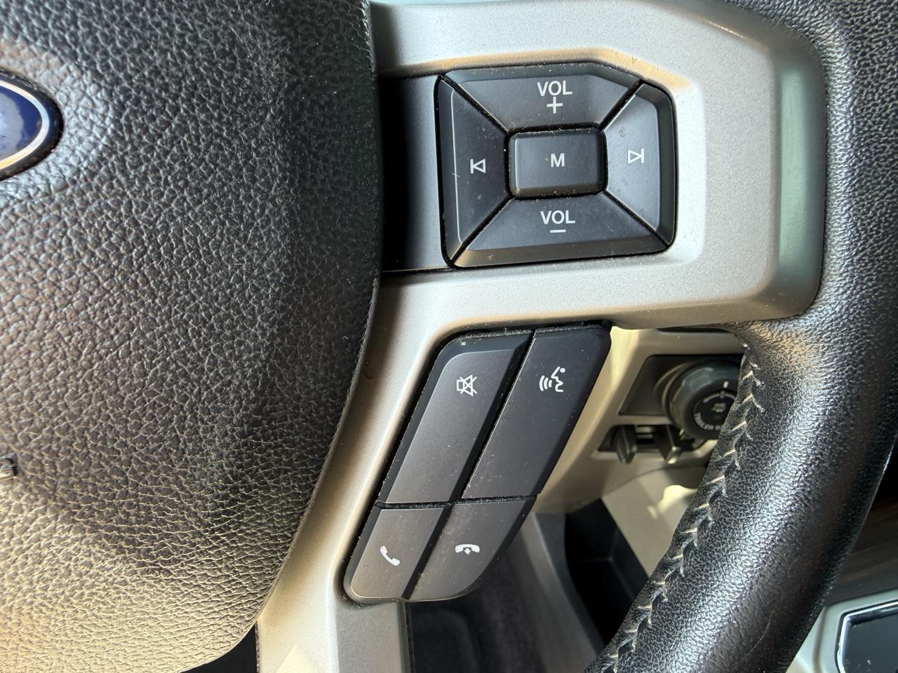 Ford F-150 SuperCrew Crew Cab 139" Lariat 4WD 2017