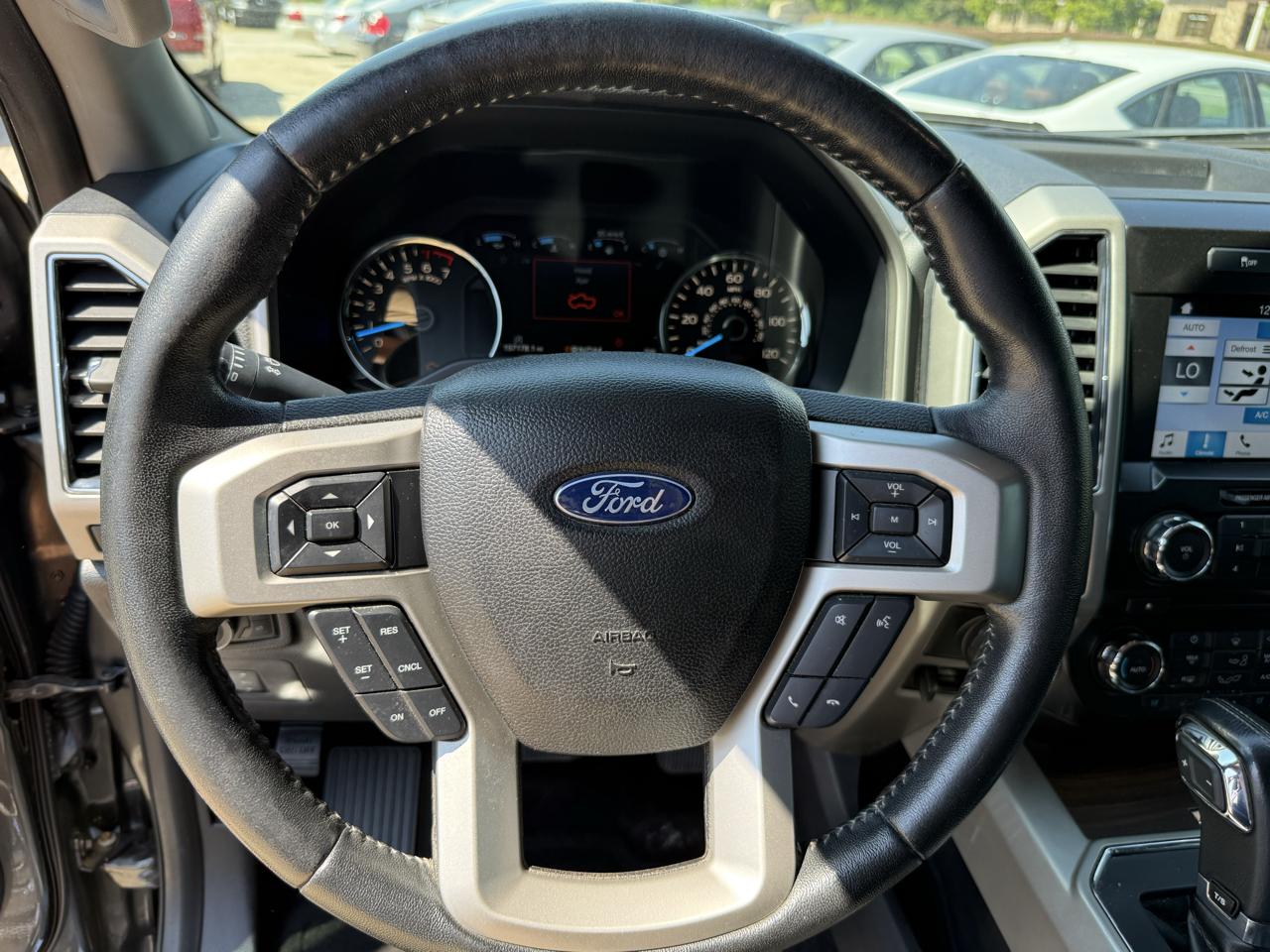 Ford F-150 SuperCrew Crew Cab 139" Lariat 4WD 2017