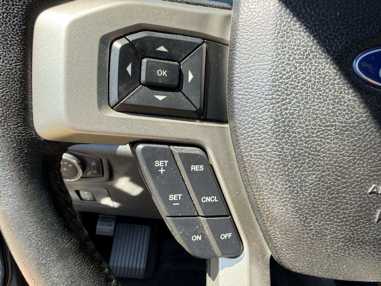Ford F-150 SuperCrew Crew Cab 139" Lariat 4WD 2017