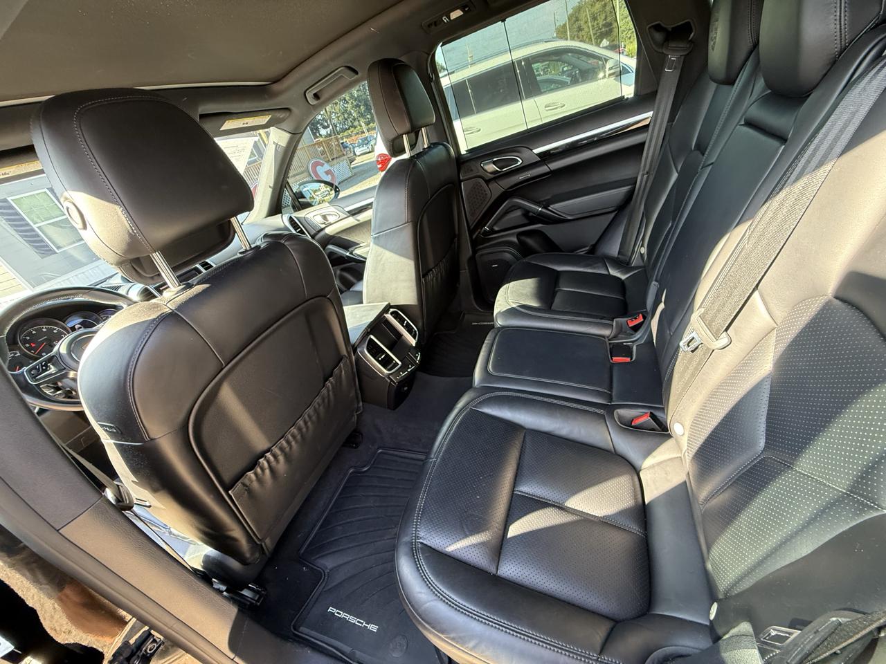 Porsche Cayenne Platinum Edition AWD 2017