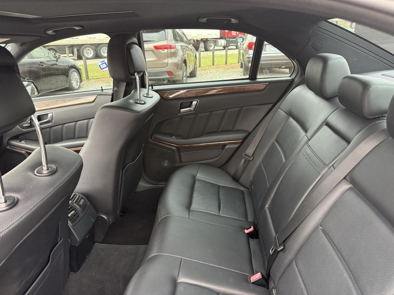 Mercedes-Benz E-Class E350 BlueTEC Sedan 2011