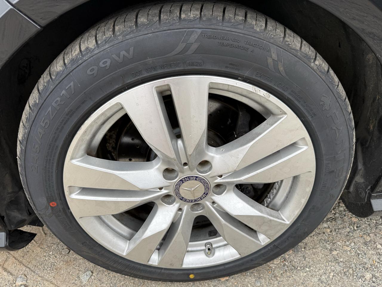 Mercedes-Benz E-Class E350 BlueTEC Sedan 2011