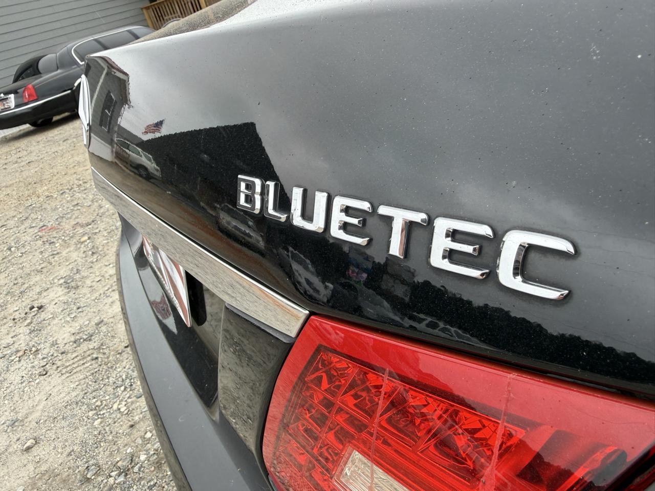 Mercedes-Benz E-Class E350 BlueTEC Sedan 2011
