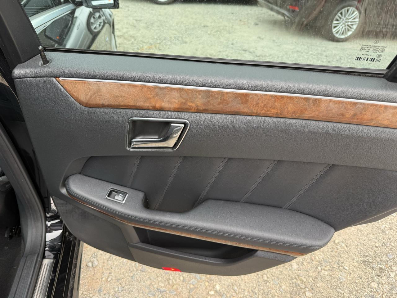 Mercedes-Benz E-Class E350 BlueTEC Sedan 2011