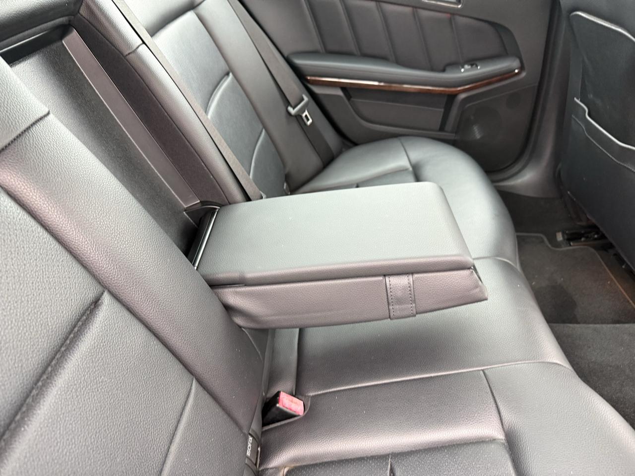Mercedes-Benz E-Class E350 BlueTEC Sedan 2011