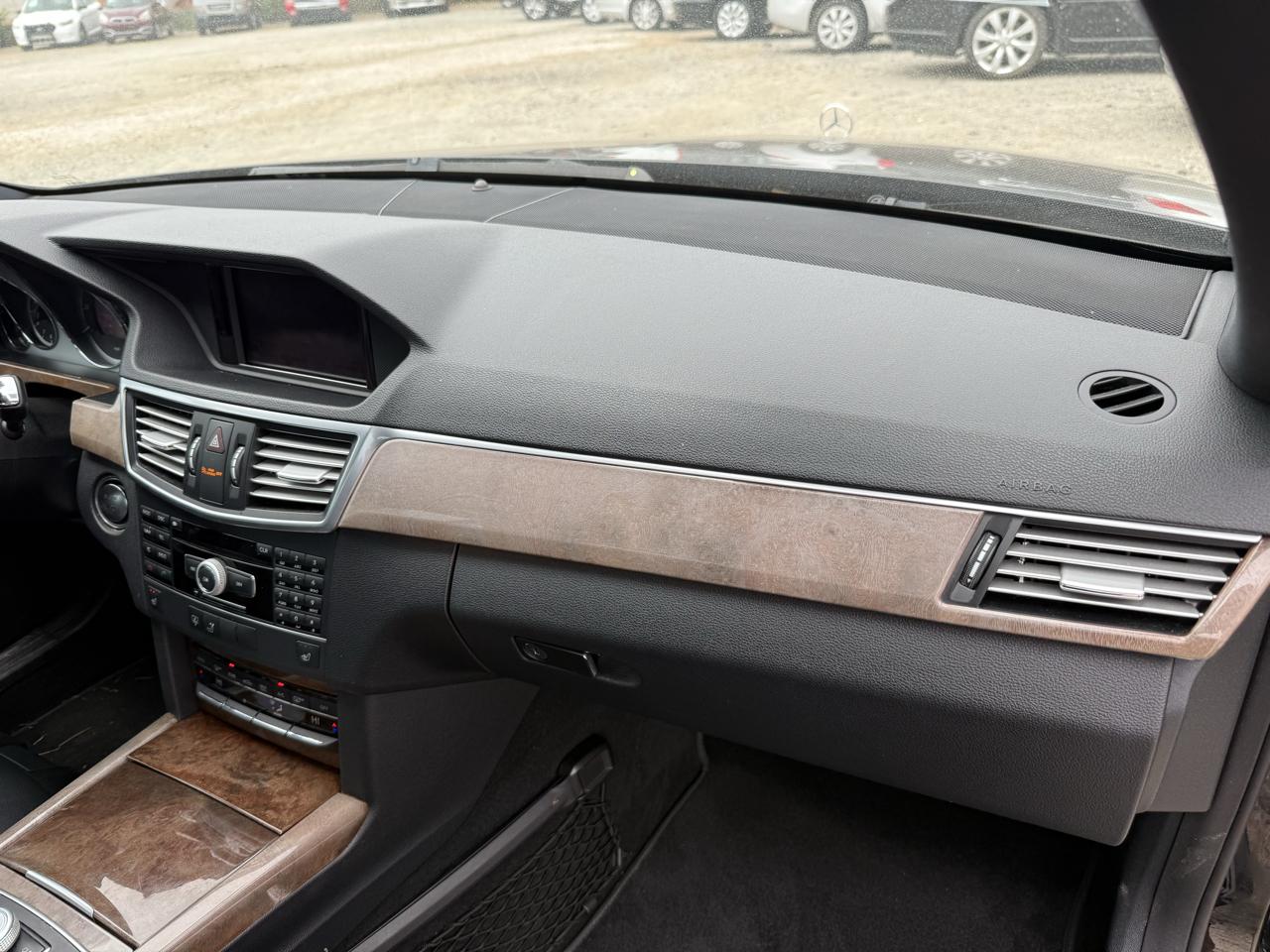 Mercedes-Benz E-Class E350 BlueTEC Sedan 2011