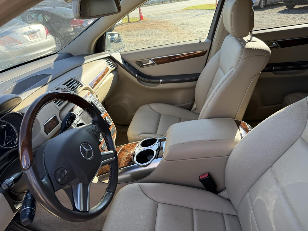 Mercedes-Benz R-Class R350 4MATIC w/ 3rd Row 2012