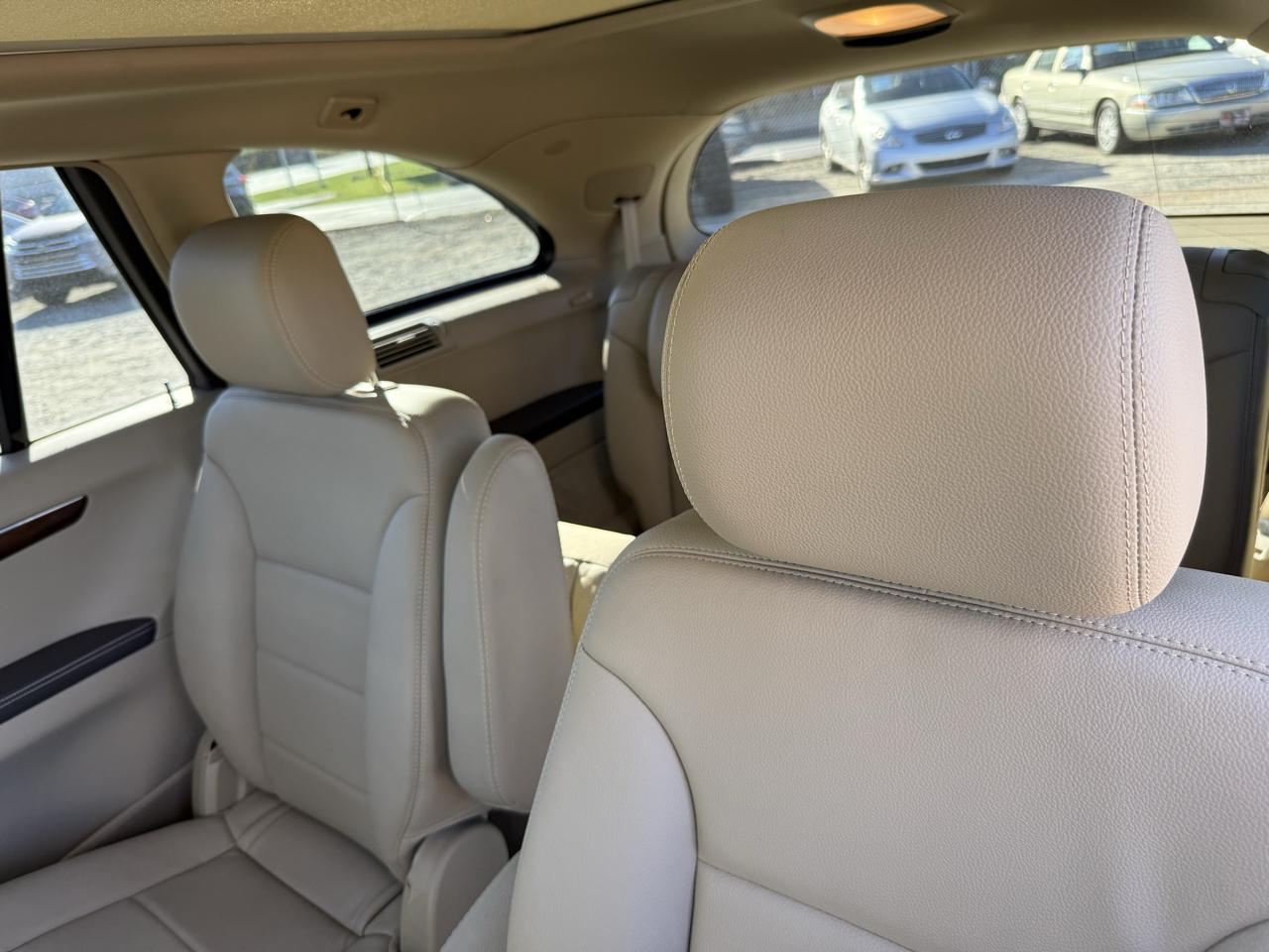 Mercedes-Benz R-Class R350 4MATIC w/ 3rd Row 2012