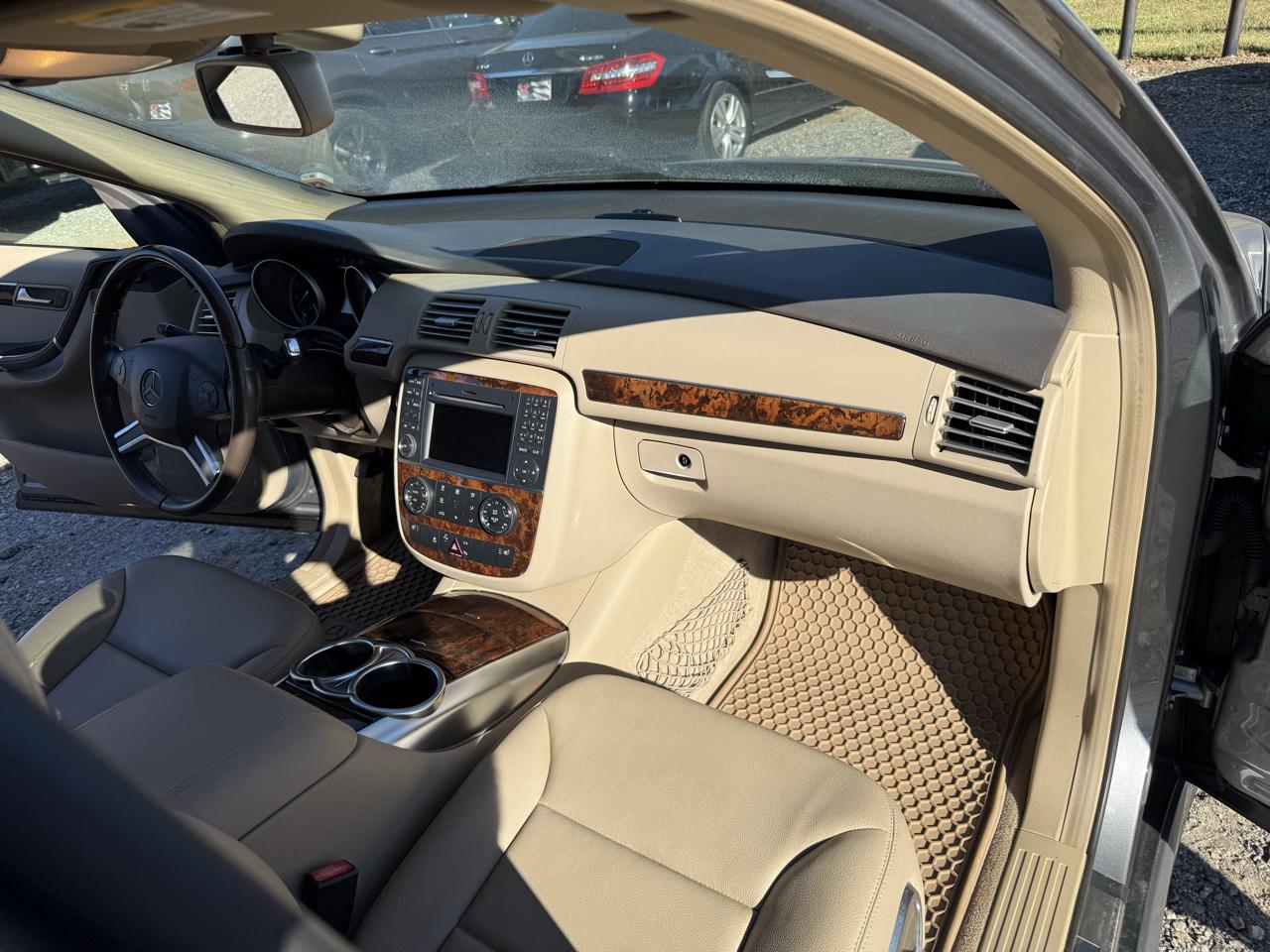 Mercedes-Benz R-Class R350 4MATIC w/ 3rd Row 2012