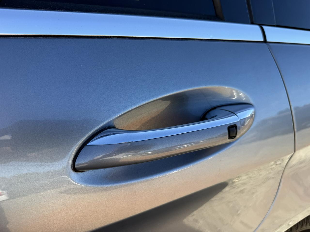 Mercedes-Benz R-Class R350 4MATIC w/ 3rd Row 2012