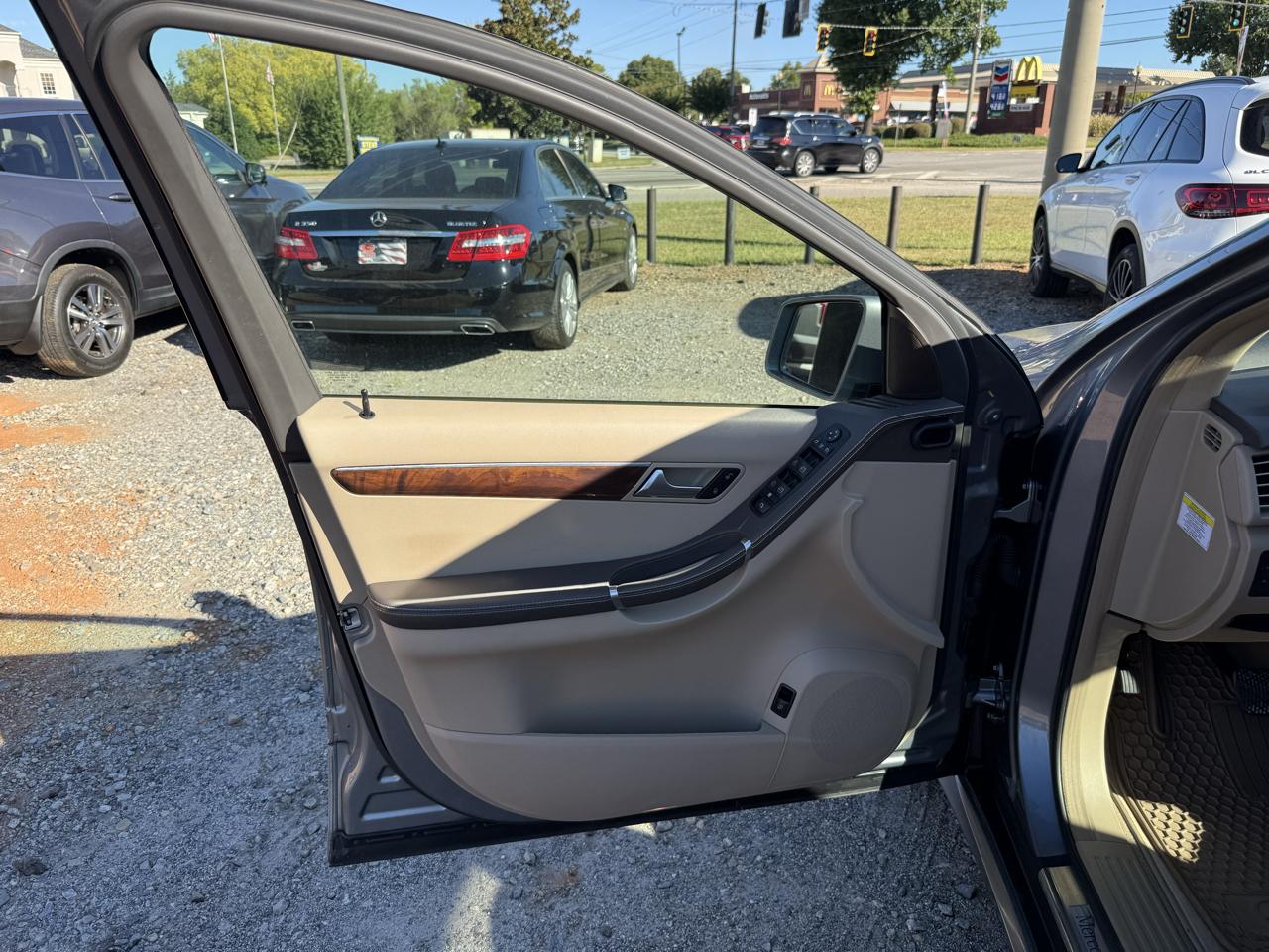 Mercedes-Benz R-Class R350 4MATIC w/ 3rd Row 2012