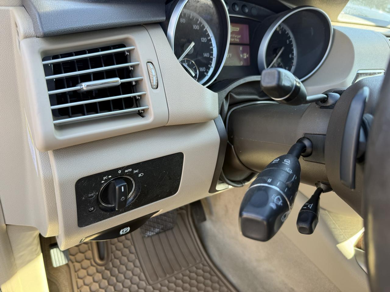 Mercedes-Benz R-Class R350 4MATIC w/ 3rd Row 2012