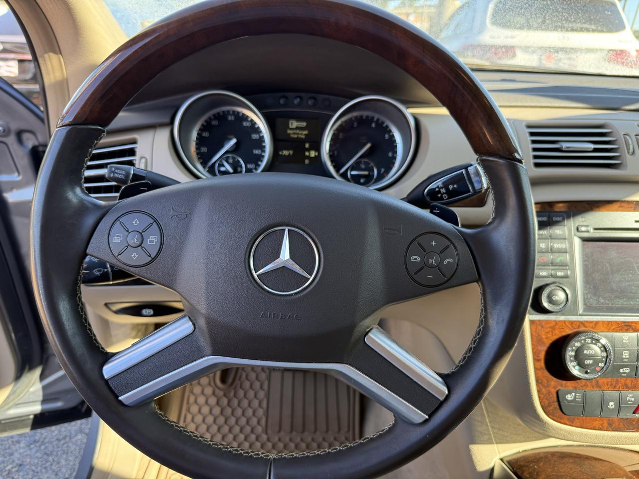 Mercedes-Benz R-Class R350 4MATIC w/ 3rd Row 2012