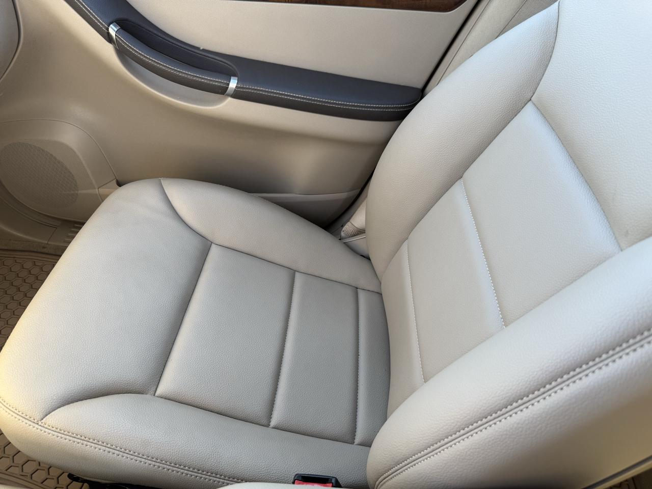 Mercedes-Benz R-Class R350 4MATIC w/ 3rd Row 2012