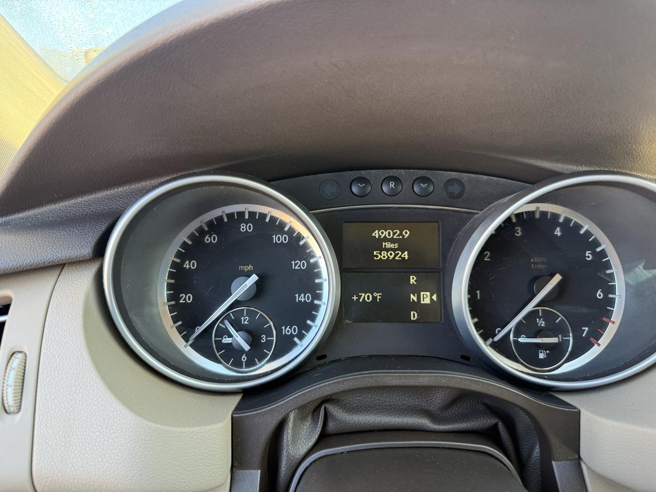 Mercedes-Benz R-Class R350 4MATIC w/ 3rd Row 2012