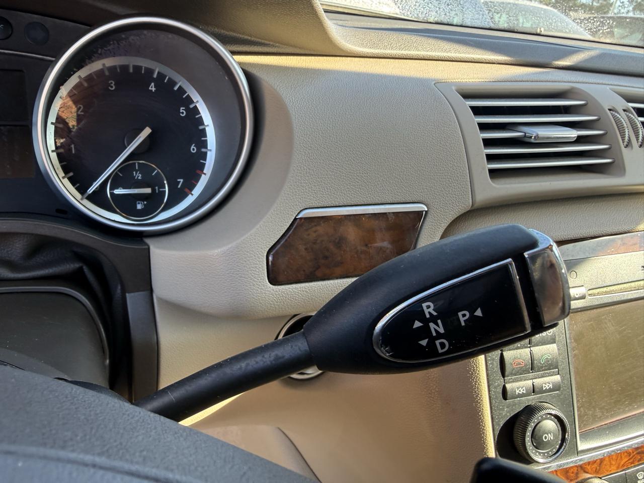 Mercedes-Benz R-Class R350 4MATIC w/ 3rd Row 2012