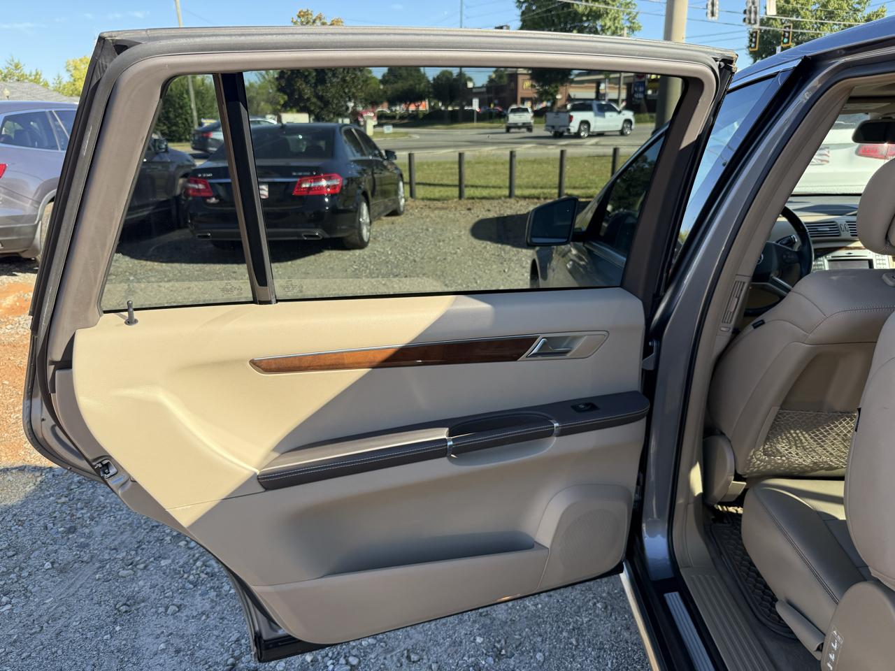 Mercedes-Benz R-Class R350 4MATIC w/ 3rd Row 2012