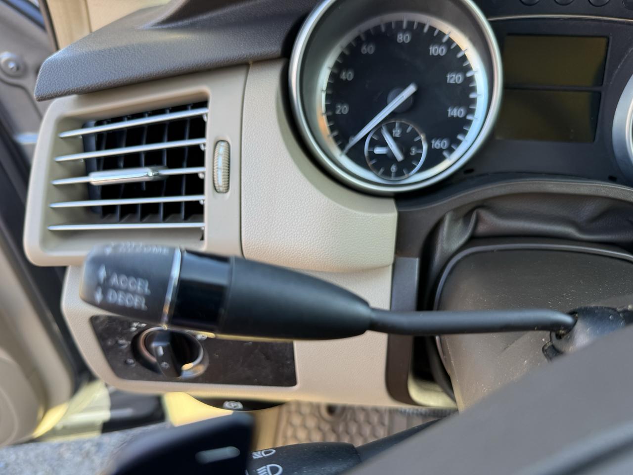 Mercedes-Benz R-Class R350 4MATIC w/ 3rd Row 2012