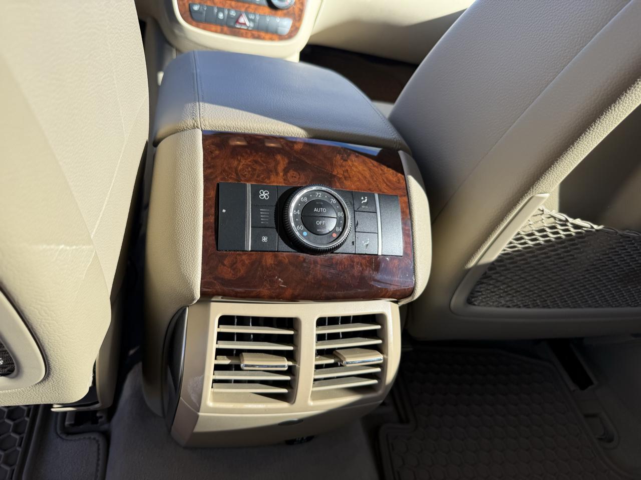 Mercedes-Benz R-Class R350 4MATIC w/ 3rd Row 2012