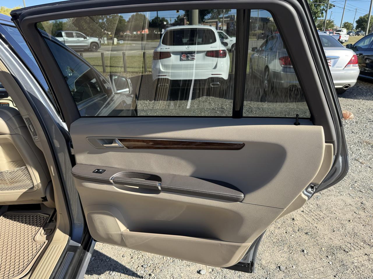 Mercedes-Benz R-Class R350 4MATIC w/ 3rd Row 2012