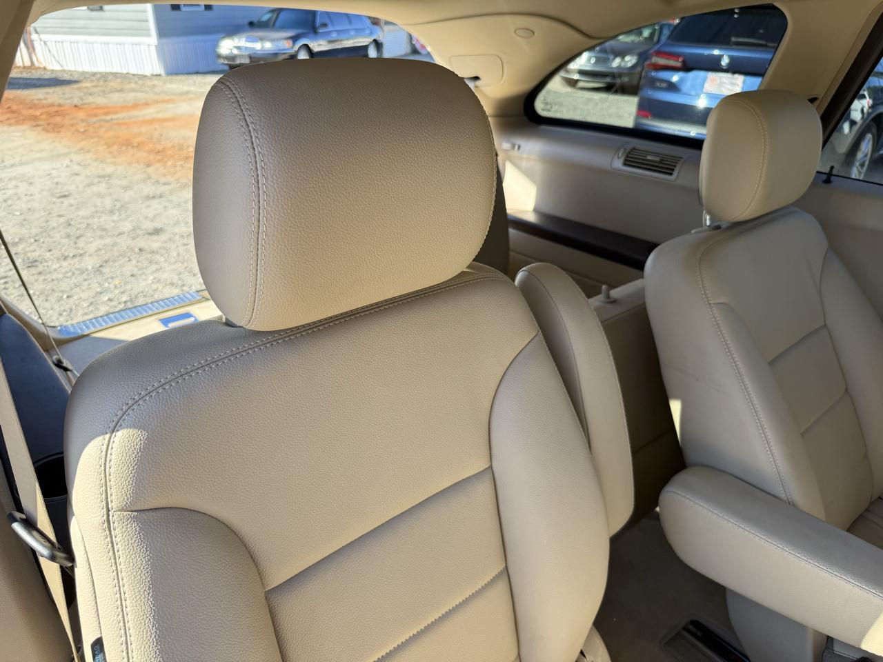 Mercedes-Benz R-Class R350 4MATIC w/ 3rd Row 2012