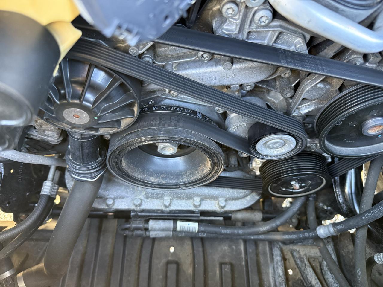 Mercedes-Benz R-Class R350 4MATIC w/ 3rd Row 2012