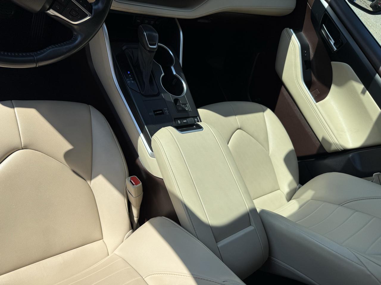 Toyota Highlander XLE FWD V6 2021