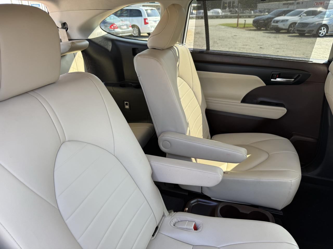 Toyota Highlander XLE FWD V6 2021
