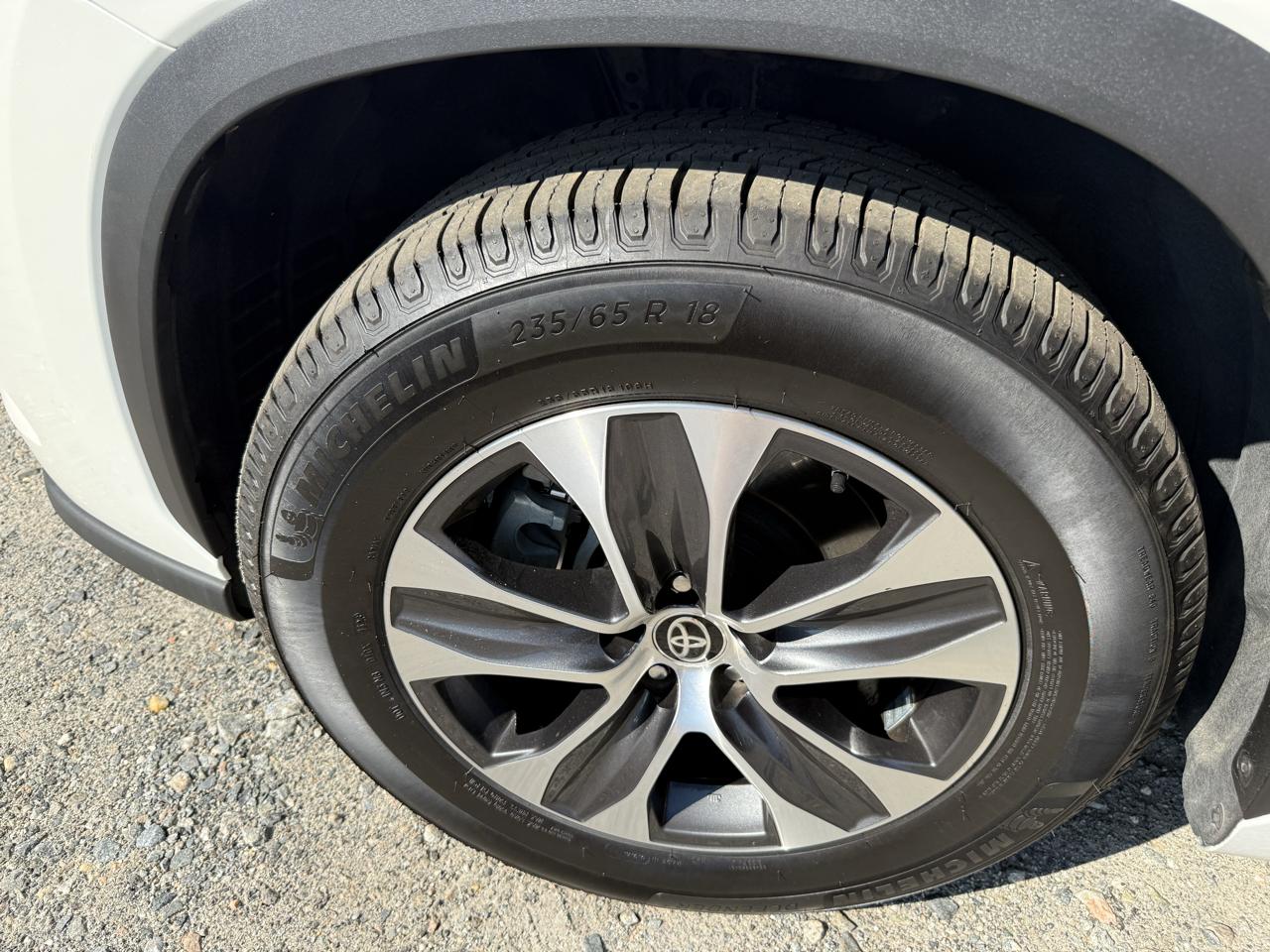 Toyota Highlander XLE FWD V6 2021