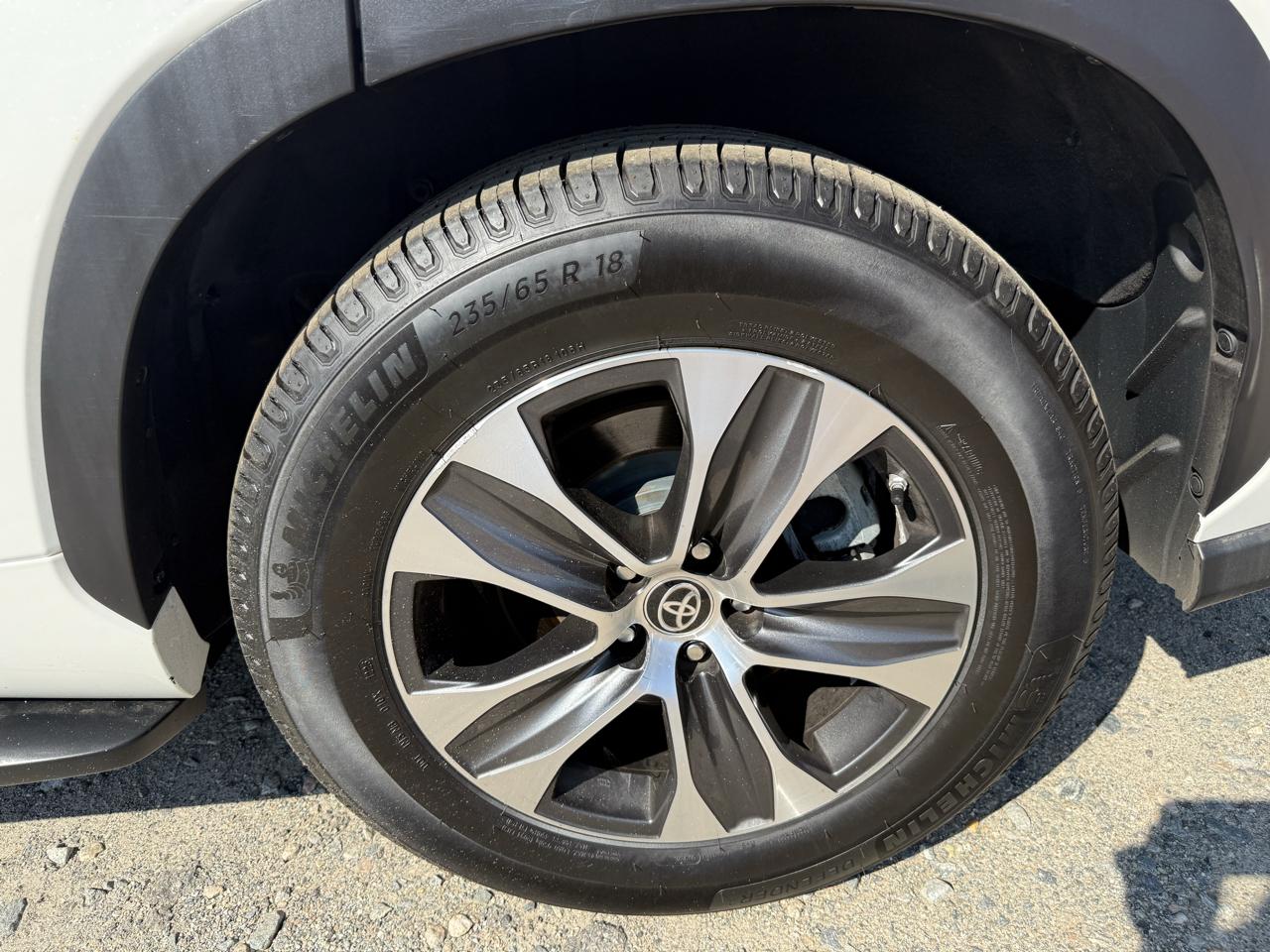 Toyota Highlander XLE FWD V6 2021