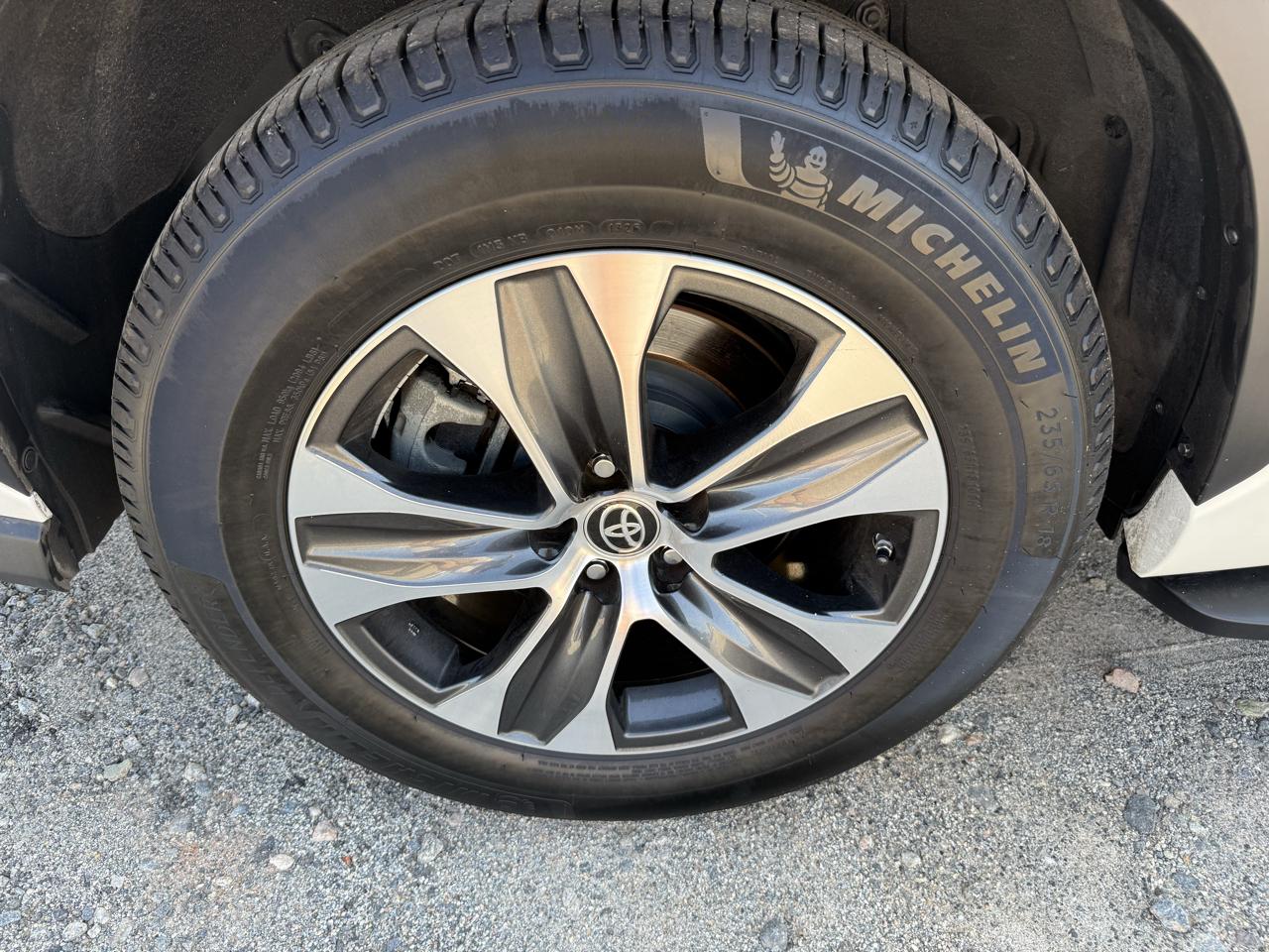 Toyota Highlander XLE FWD V6 2021