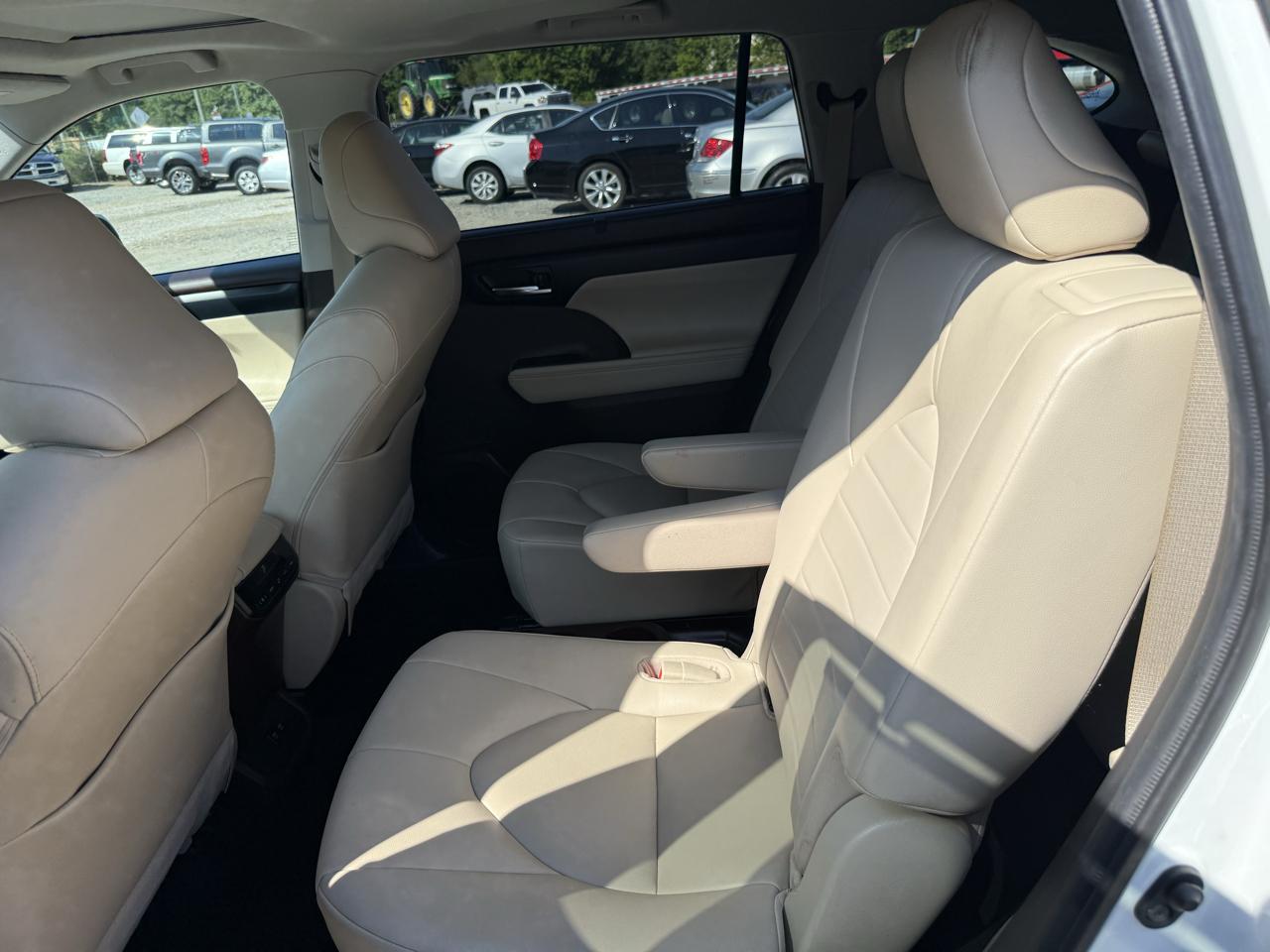 Toyota Highlander XLE FWD V6 2021