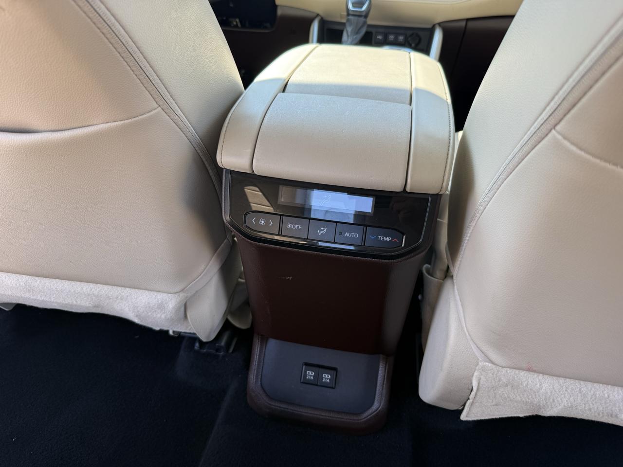 Toyota Highlander XLE FWD V6 2021