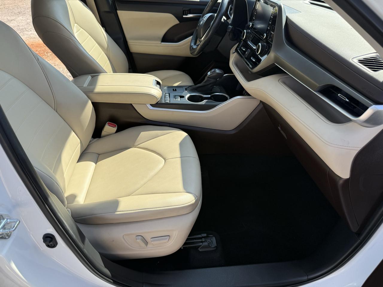 Toyota Highlander XLE FWD V6 2021