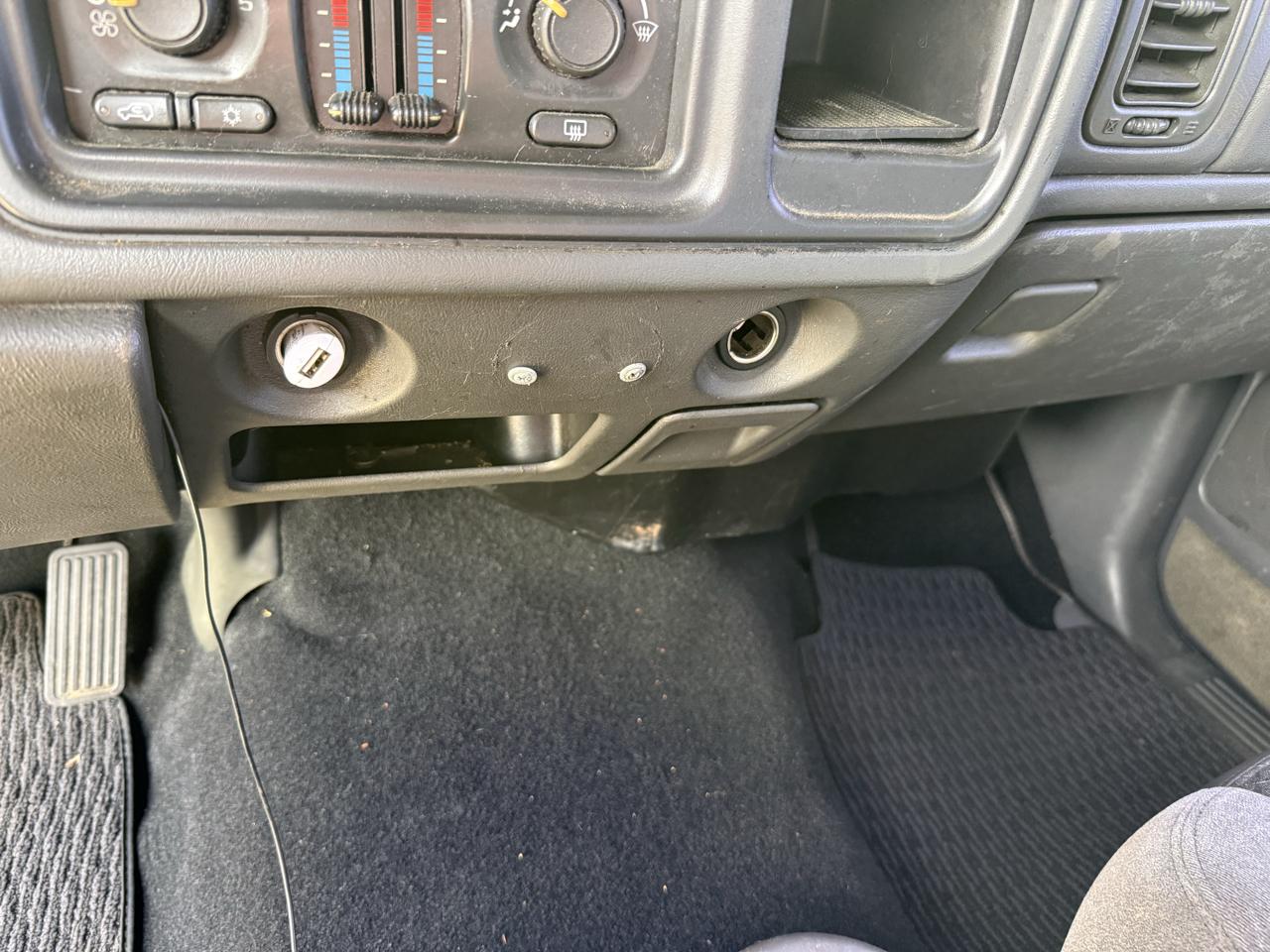 Chevrolet Avalanche 1500 2WD 2004