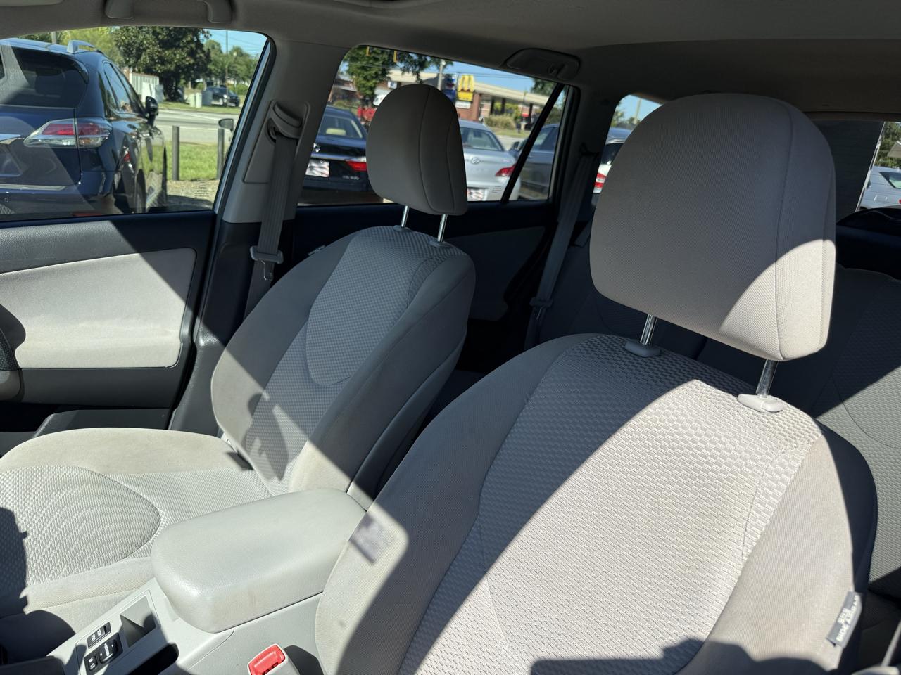 Toyota RAV4 Base I4 4WD 2012