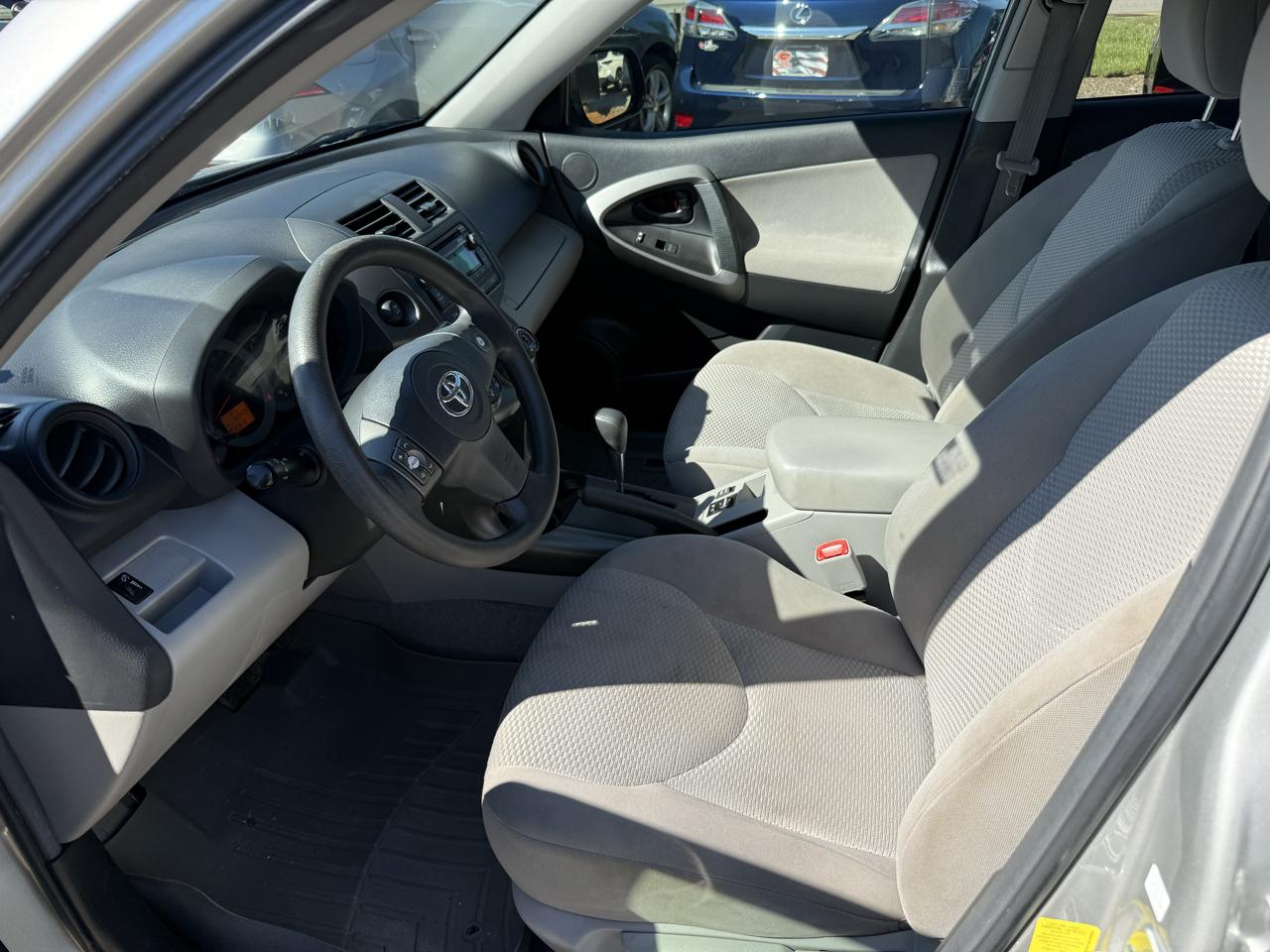 Toyota RAV4 Base I4 4WD 2012