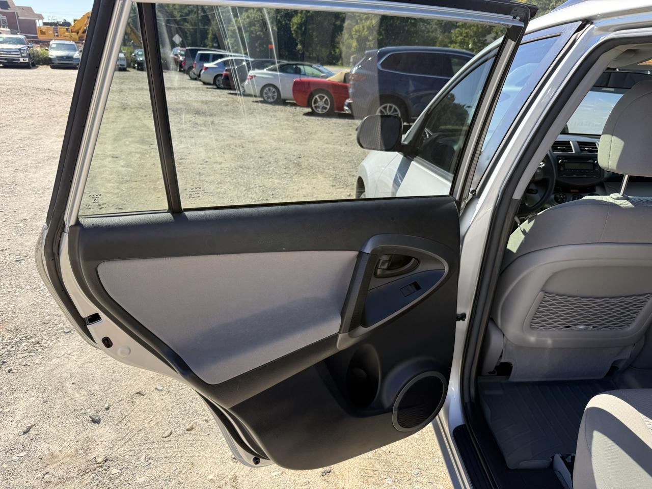 Toyota RAV4 Base I4 4WD 2012
