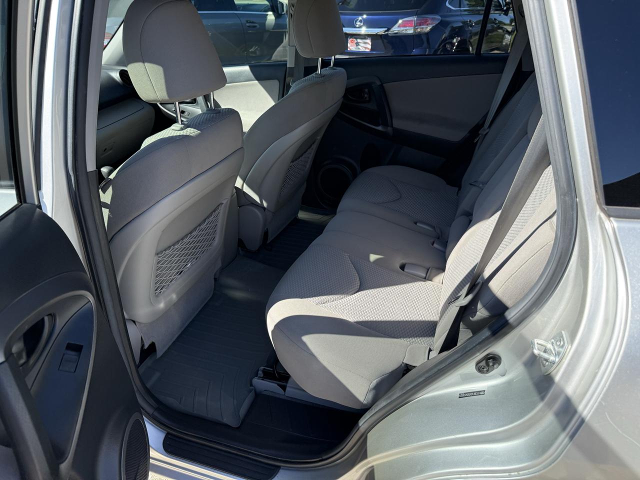 Toyota RAV4 Base I4 4WD 2012