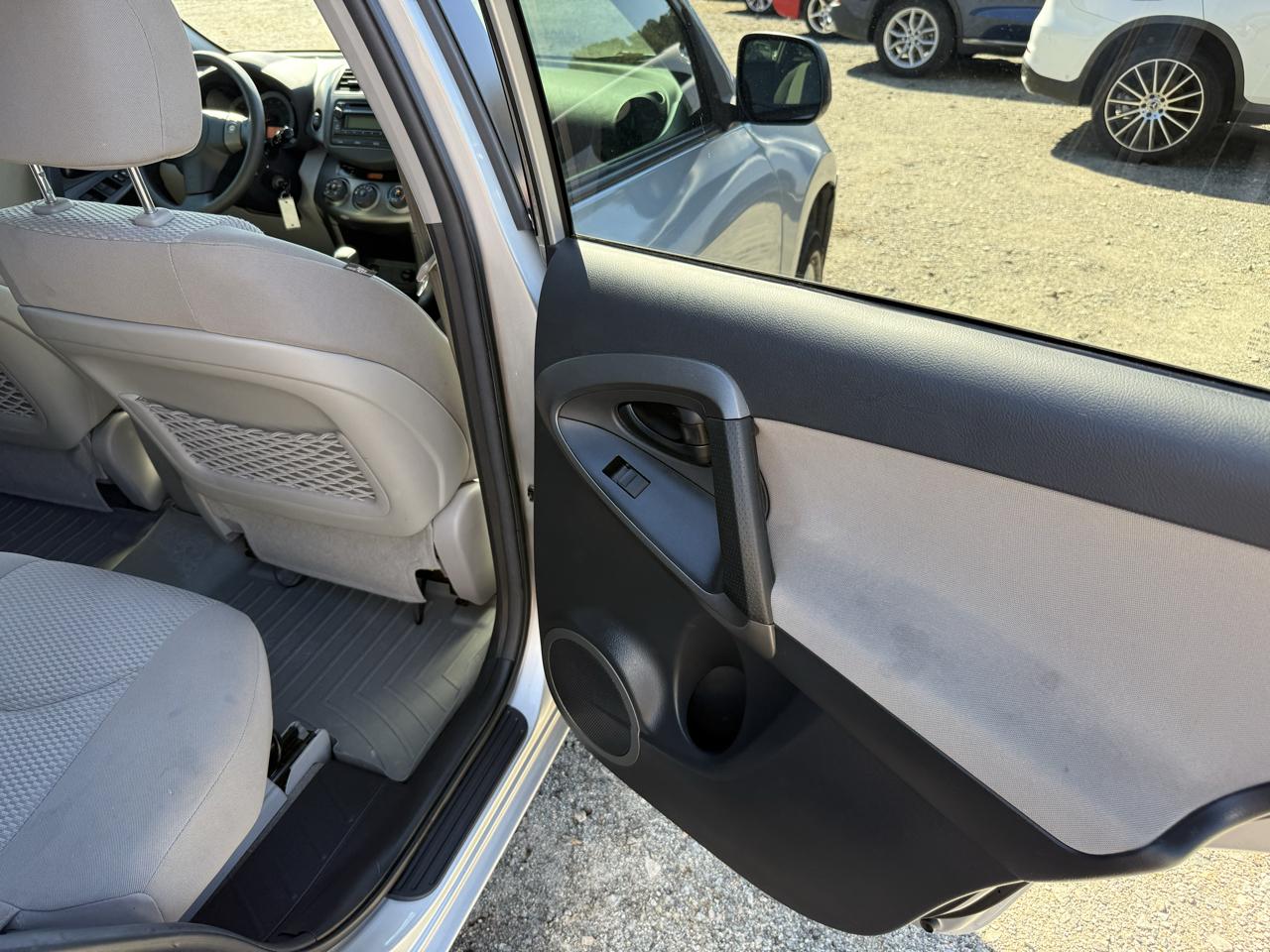 Toyota RAV4 Base I4 4WD 2012