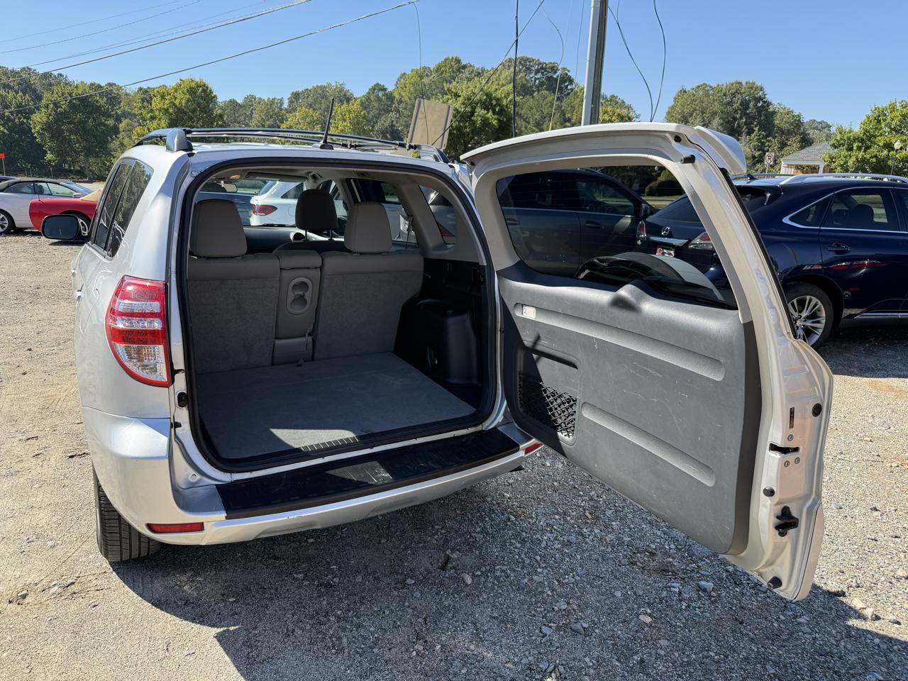 Toyota RAV4 Base I4 4WD 2012