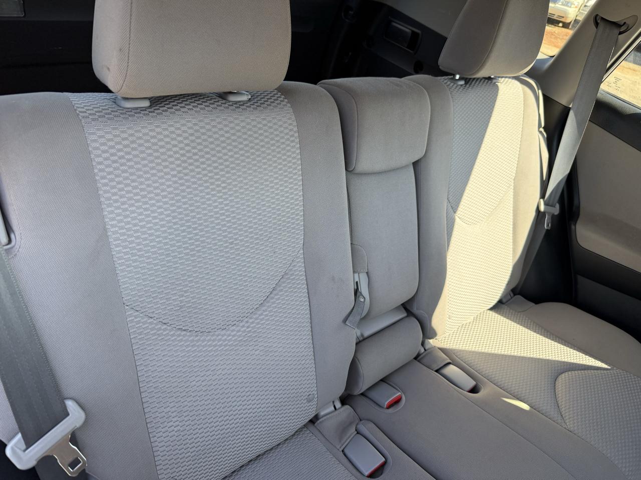 Toyota RAV4 Base I4 4WD 2012