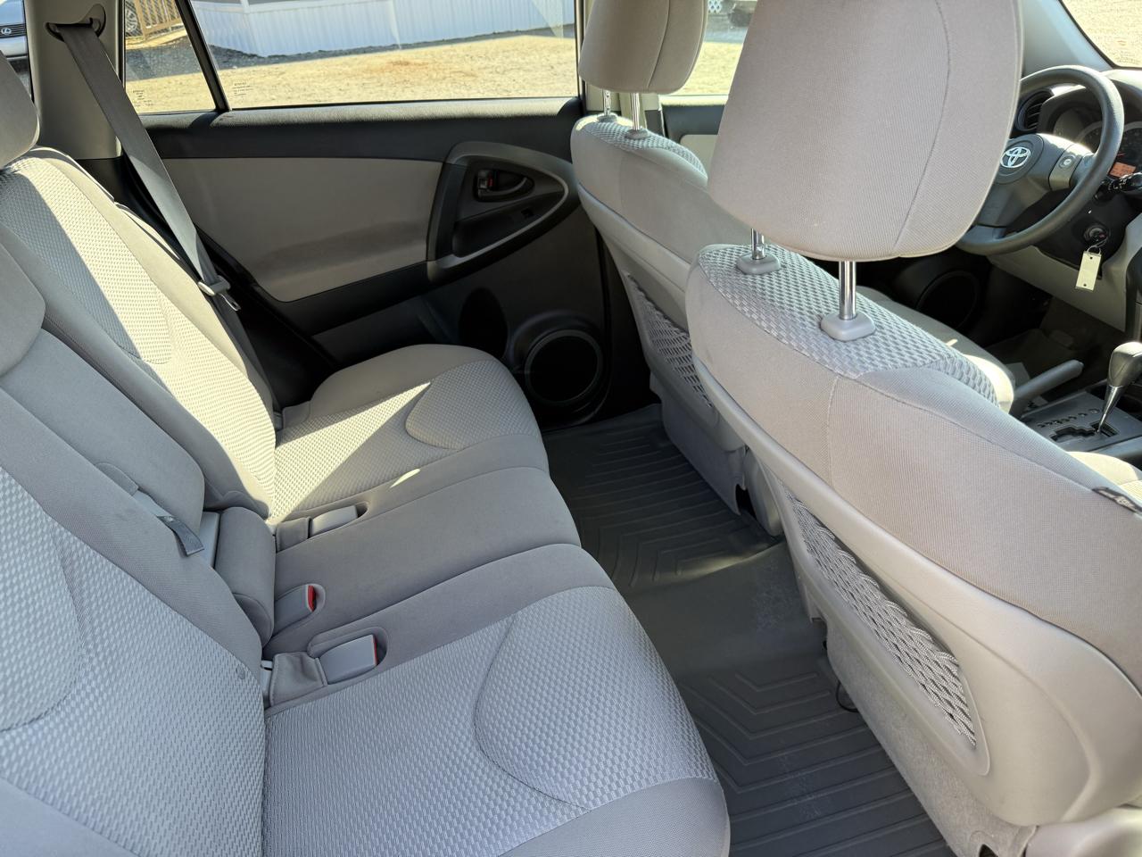 Toyota RAV4 Base I4 4WD 2012