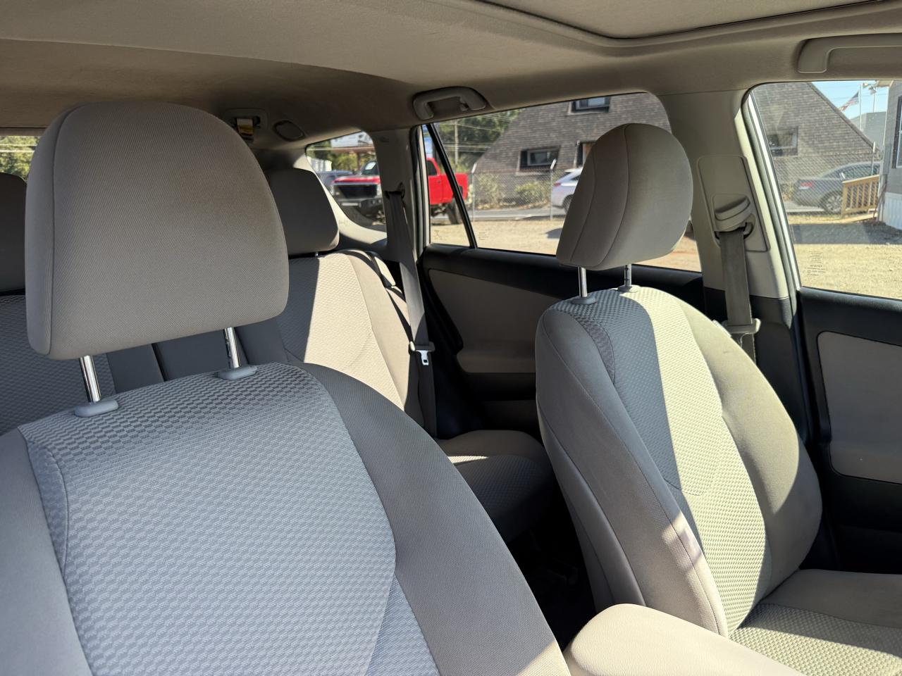 Toyota RAV4 Base I4 4WD 2012