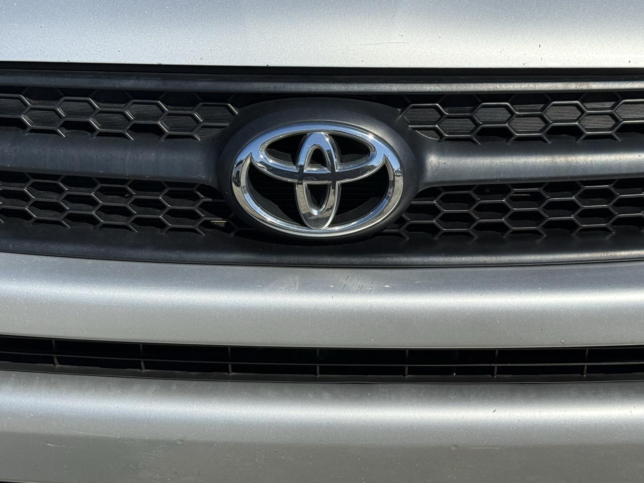 Toyota RAV4 Base I4 4WD 2012