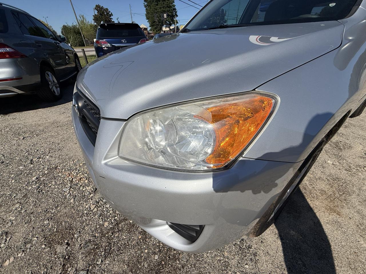 Toyota RAV4 Base I4 4WD 2012