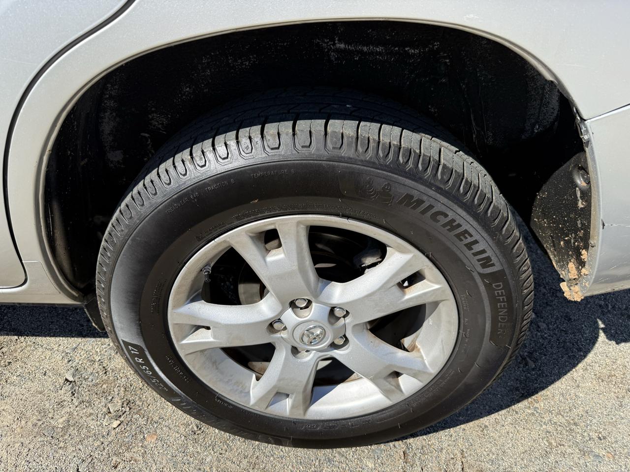 Toyota RAV4 Base I4 4WD 2012